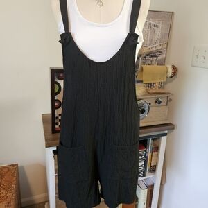 Black Sleeveless Romper Jumpsuit With Pockets NWOT